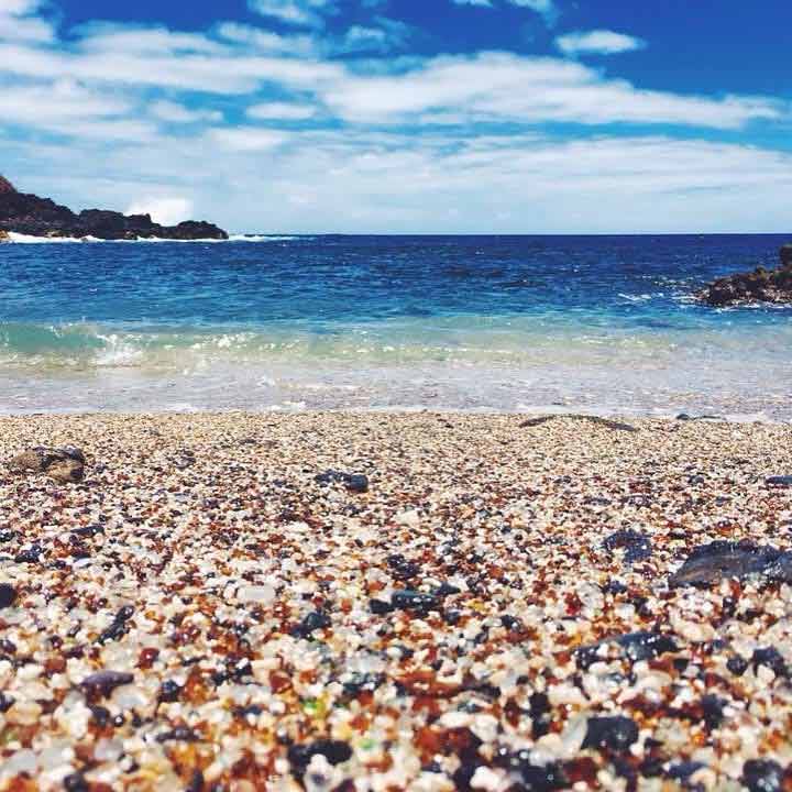 Co można zwiedzać na Hawajach - Szklana plaża