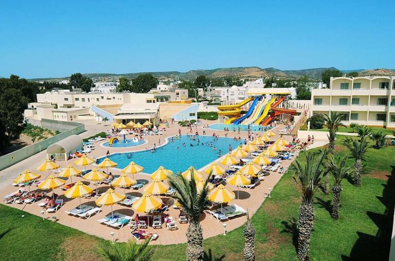 Tunezja ☀️ minimum 32°C, plaża obok hotelu i ocena 8.5/10 🎯 Już od 1 948 zł