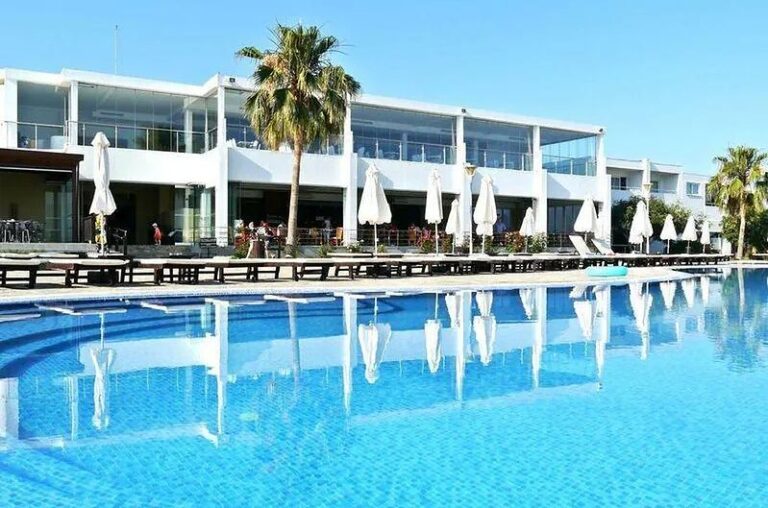 Ciepły, cypryjski wypoczynek w listopadzie w dobrym hotelu ✈️🌴 Od 1 907 zł