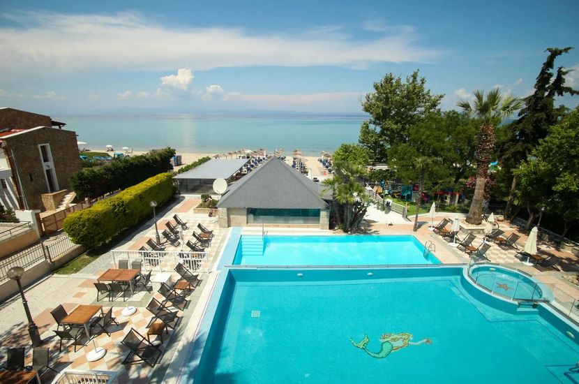 Grecki początek maja już od 1 579 zł/os. 🏛️🏝️ Klimatyczny hotel tuż obok plaży