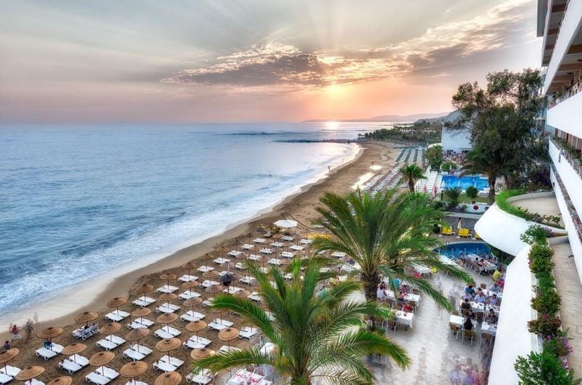 Hotel z bezpośrednim dostępem do prywatnej plaży. Turecka opcja na lasta od 1 620 zł/os.